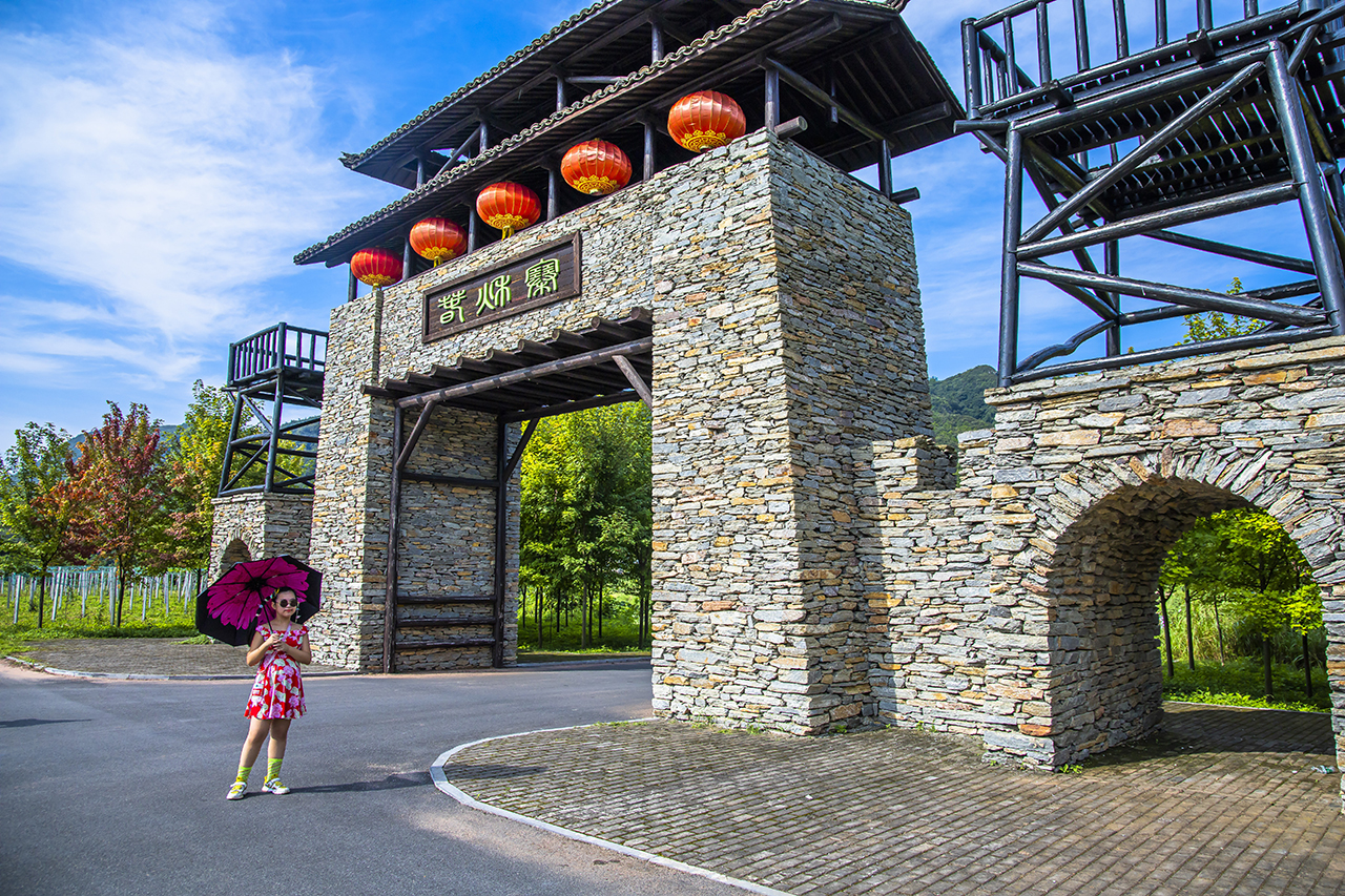 襄阳【春秋寨景区】是南漳古山寨群的杰出代表,位于襄阳南漳西南的判