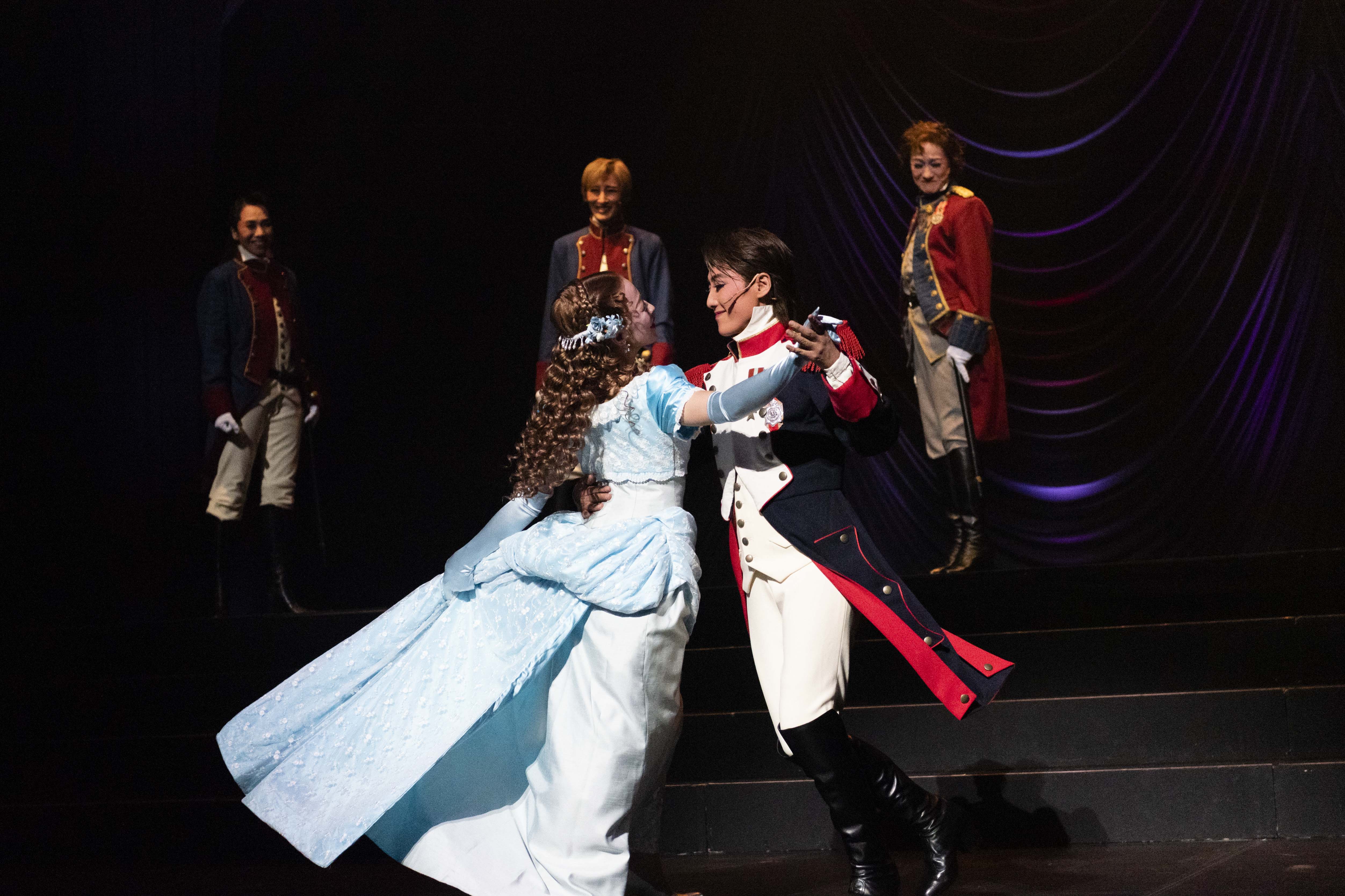 培养出天海佑希黑木瞳的宝冢为何令女观众痴迷