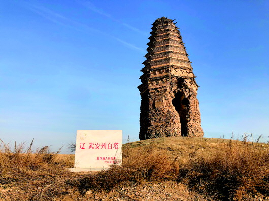内蒙古千年白塔岌岌可危 国家文物局督办修复项目