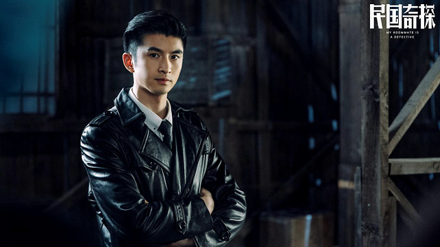 该剧是围绕张云龙饰演的巡捕房探长乔楚生,以及胡一天饰演的探案奇才