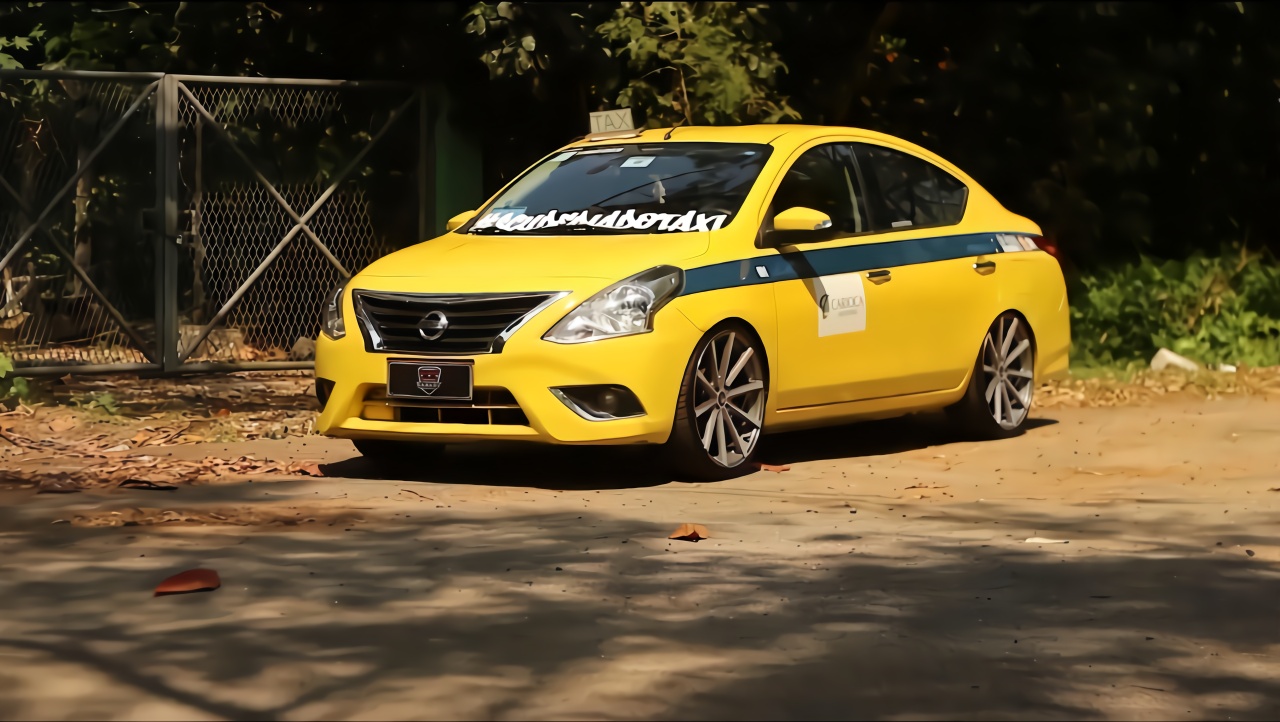 当你离开车站的时候你想不想坐上姿态日产阳光出租车