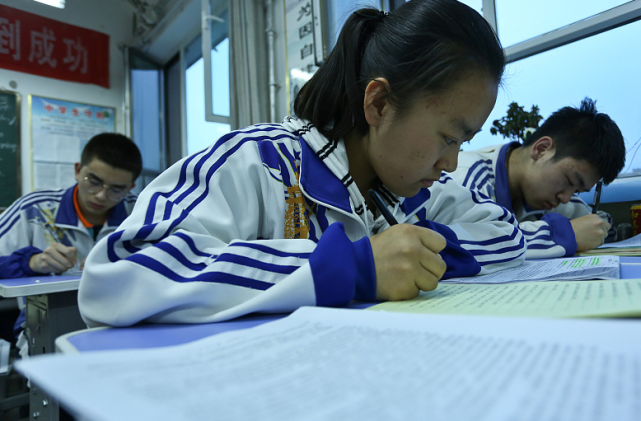高中晚自习很重要,合理安排学习效率翻倍,成绩提升不再困难__凤凰网