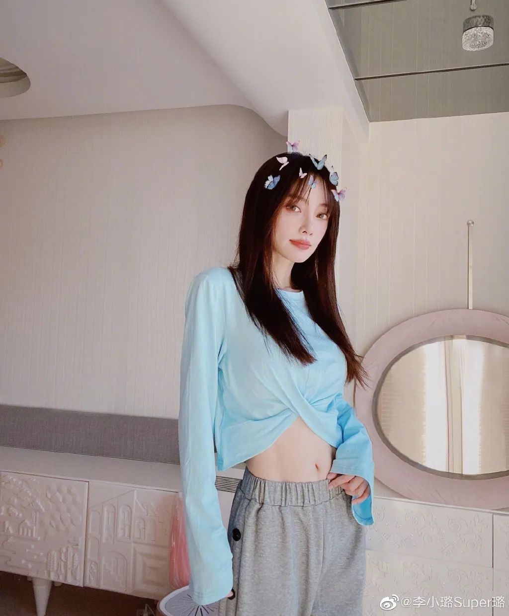 李小璐整出了过时网红画风?她这是闹哪一出