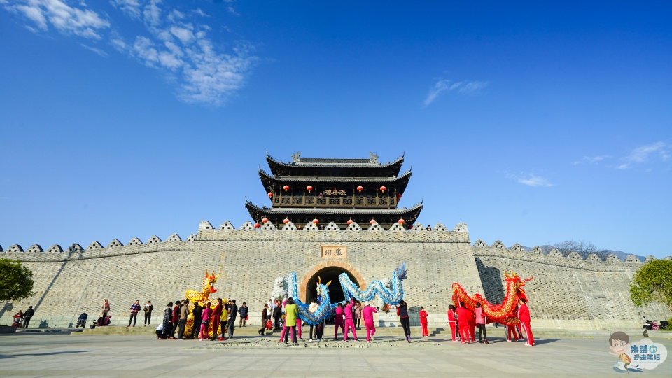 浙江这座千年古城里 私藏着一种"表里不一"的美食 臭的却更好卖