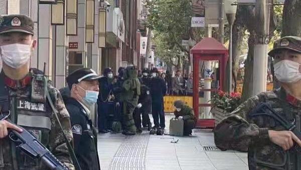 上海某银行ATM机边现无主箱包是炸弹？虚惊一场