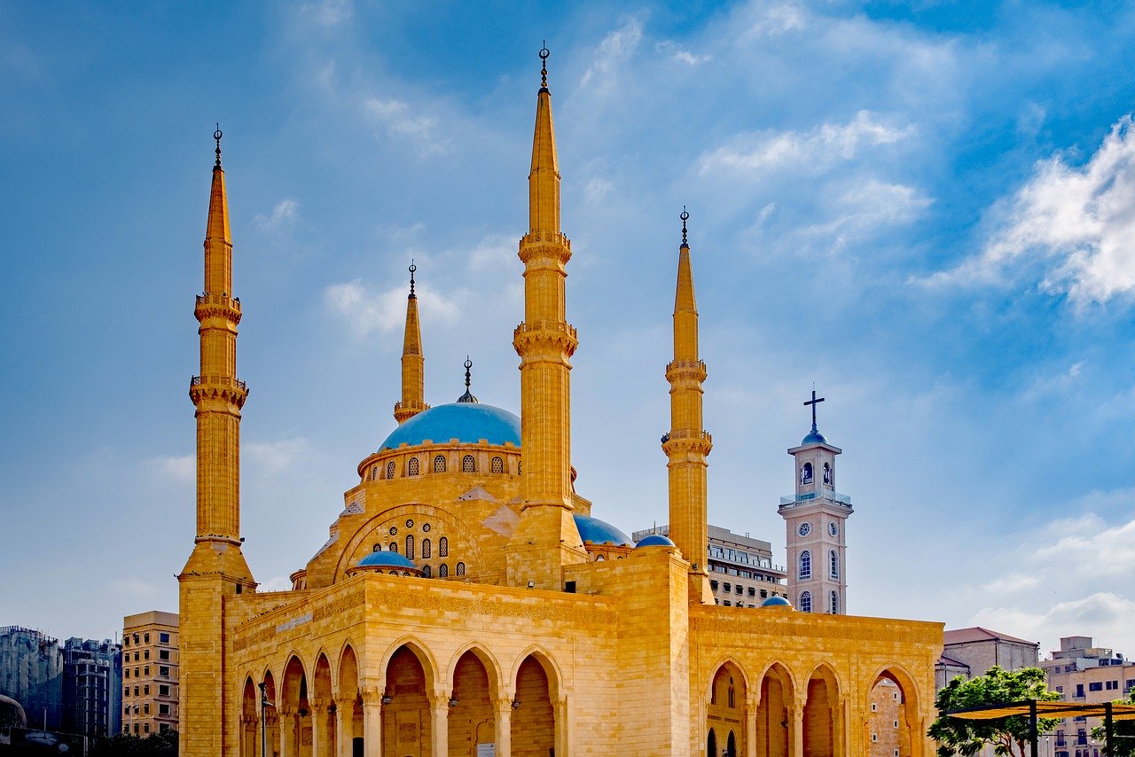 穆罕默德·阿明清真寺是黎巴嫩最大的清真寺，也是贝鲁特著名的地标建筑。 维基百科 图