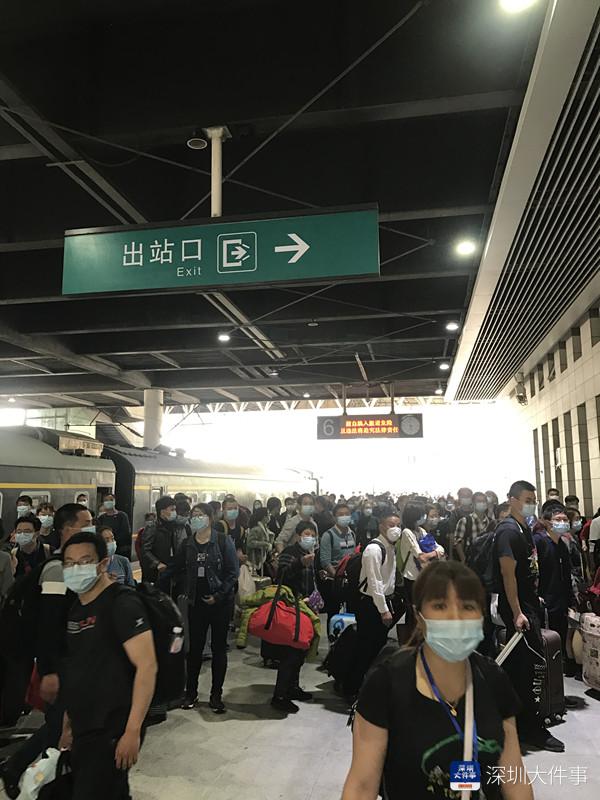 深圳东站迎3列武昌始发复工专列,中途停靠惠州东莞东__凤凰网