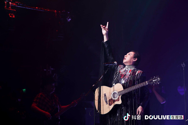 DOULive沙發音樂會全新專場即將上線！潘瑋柏、吳青峰領銜“自由聲長” ！