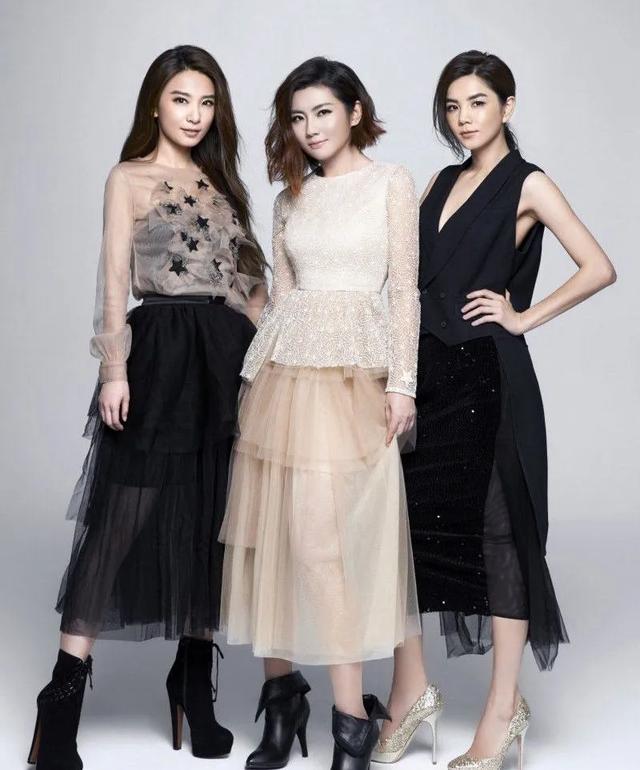 姐妹情深she为田馥甄庆生任家萱晒三人徒步踏青照亲密无间