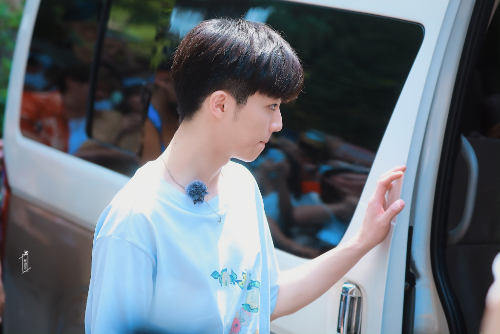 海盐味农农今日综艺录制饭拍来袭清纯阳光的少年感要冲出屏幕了