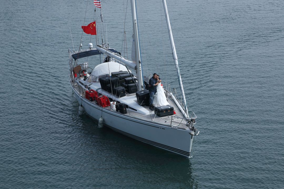 我们 驾着"北京号"帆船从上海关出海,走入大海的怀抱.