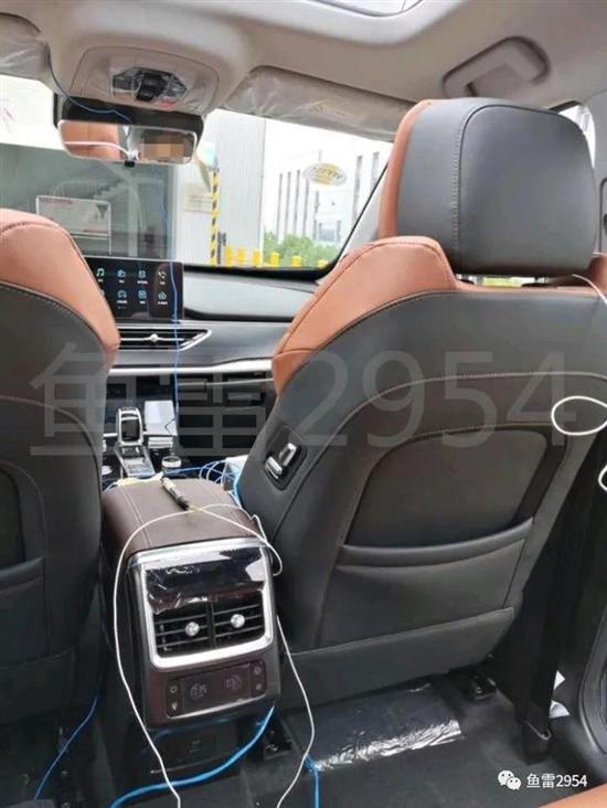 配置大幅升级中期改款瑞虎8内饰谍照曝光