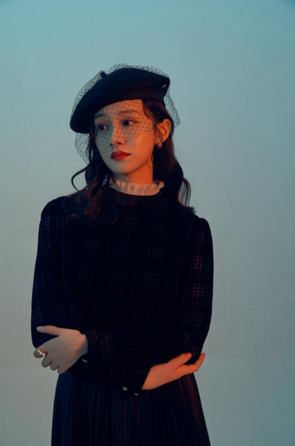 陆妍淇复古大片释出明眸似水彰显神秘浪漫