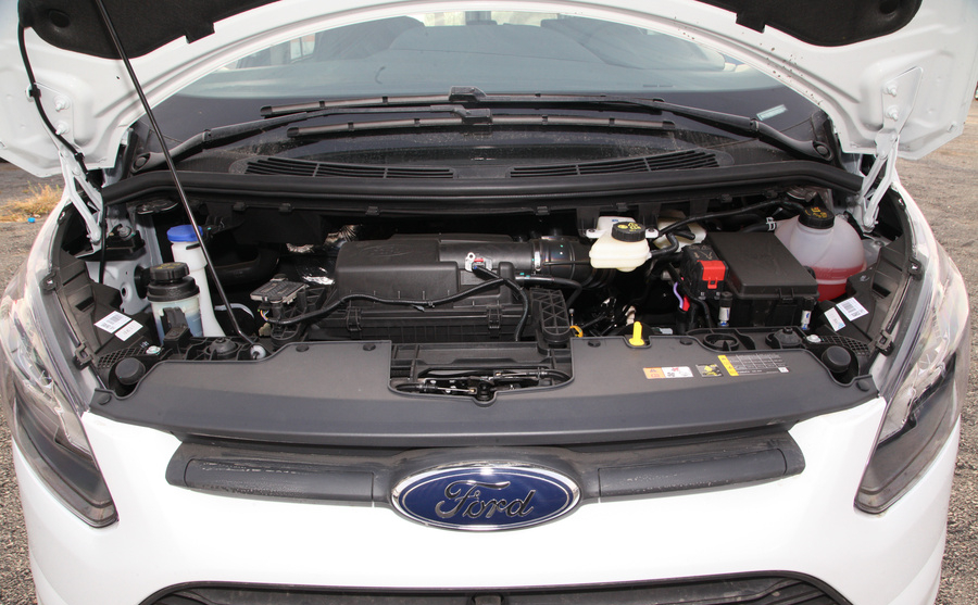 福特新全顺商旅型柴油版搭载了2.0t puma柴油发动机.