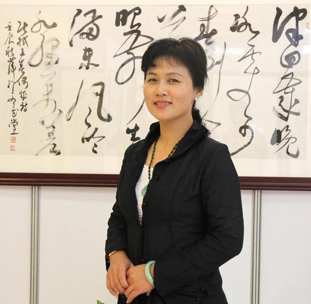 女书法家胡秋萍书法掉进为表演而创作的陷阱就失去了性情