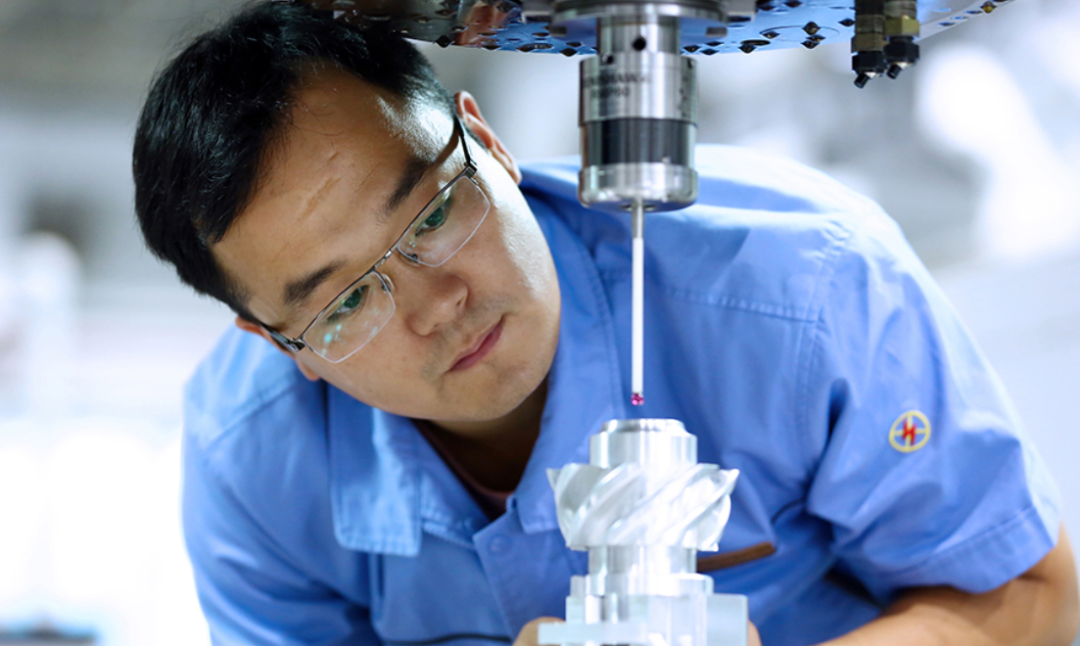 两会声音提高技术工人的社会地位和待遇