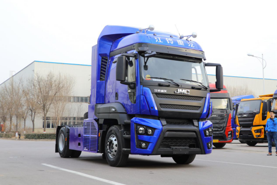 力量与美感相结合这样的氢燃料重卡真的太吸睛了