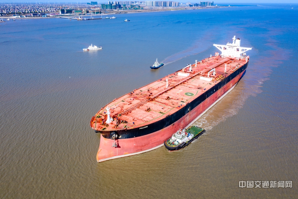 风劲帆满海天阔