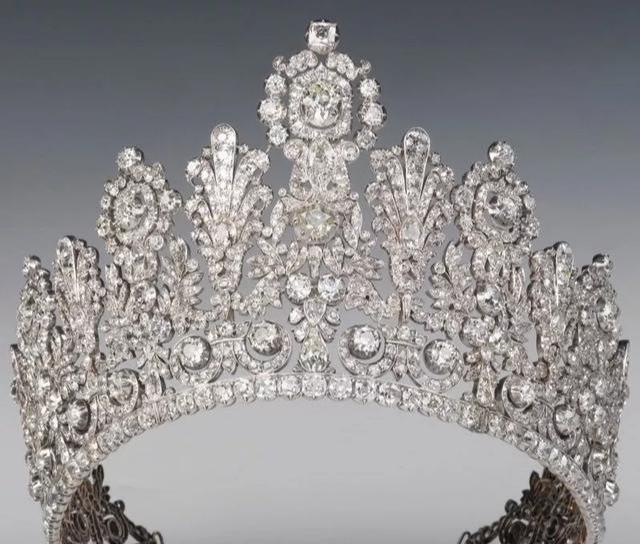 卢森堡王室的那些王冠是多惊人