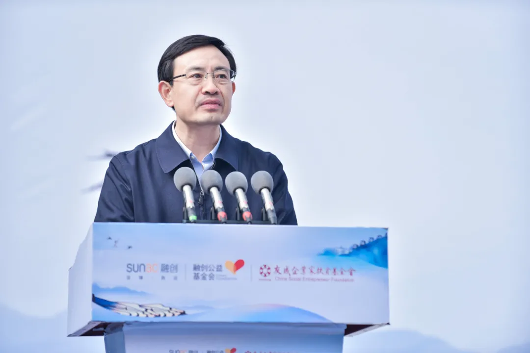 财经滚动新闻 正文中共雷山县委书记黄清发