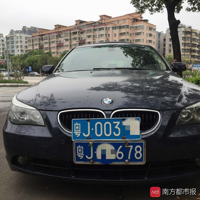 将报废车牌挂在女儿宝马车上!江门这位父亲实力坑女__凤凰网