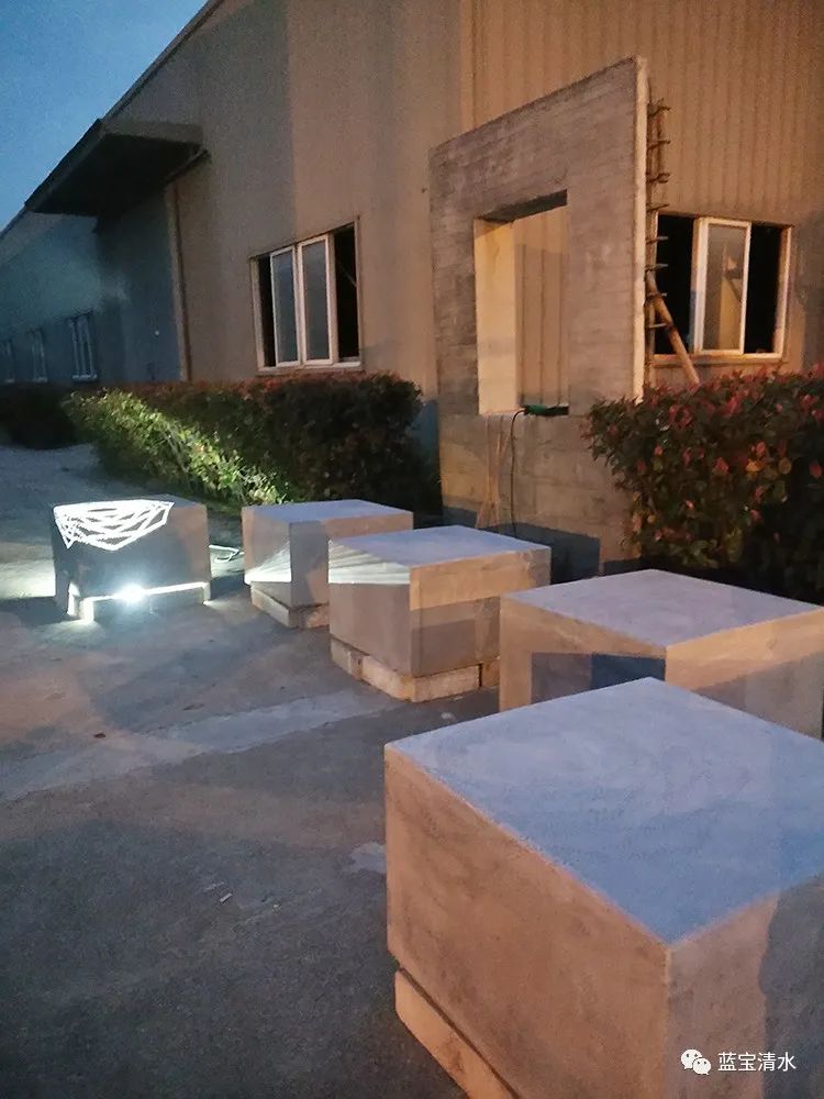 透光混凝土在夜色下变得炫丽动人