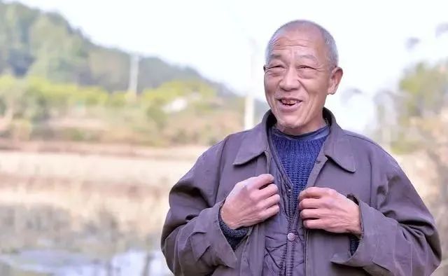 65岁大爷讨债难?退休后,千万不要和3类前同事相处,小心吃大亏__凤凰网