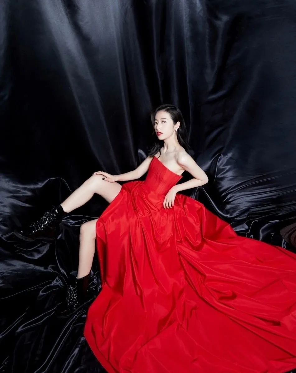 这气质简直a到爆!94年女星酷到让你醉