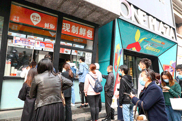 天天排队!广受食客喜爱的早餐食堂,居然上市了!