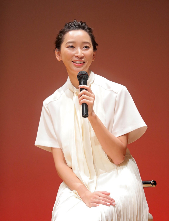 渡边杏在丈夫出轨风波后首露面请大家给予她冷静的时间