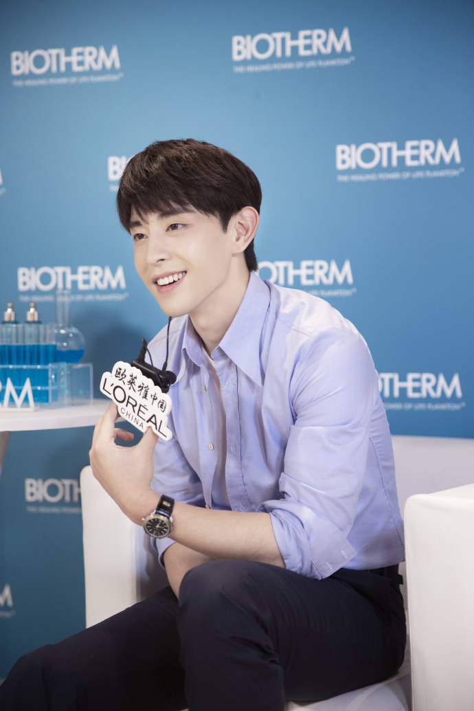 邓伦品牌活动现场图分享 极简风格呈现纯粹自我