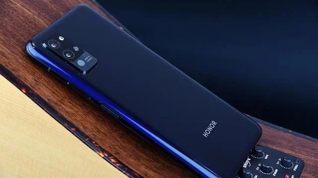 两千价位无人能打最便宜的麒麟990手机两月跌到2499元