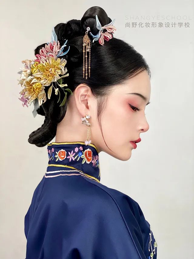 结合人物形象风格搭配设计适合的化妆造型__凤凰网