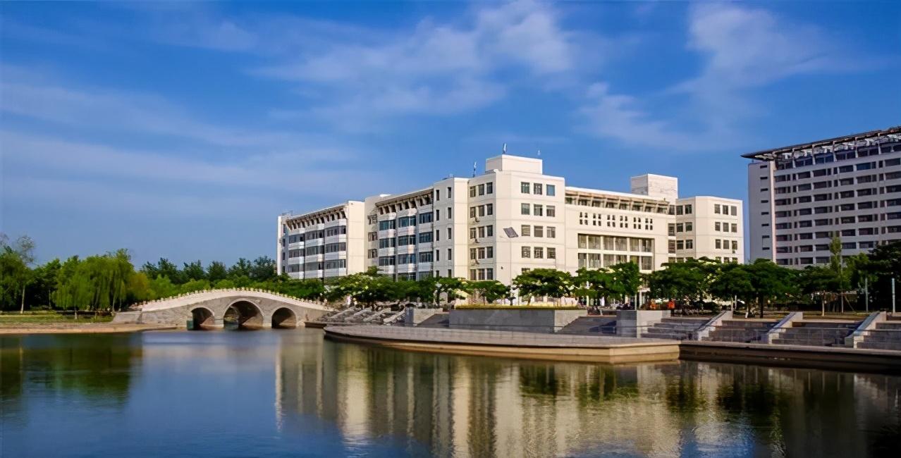 花8000万修建校门,"最豪气"二本大学,聊城大学分数线发布__凤凰网