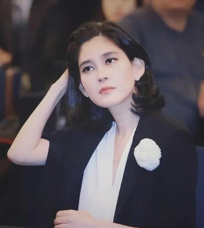 三星小公主曝光,颜值惊艳的第四代财阀,人脉圈比爸爸还牛X..._凤凰网
