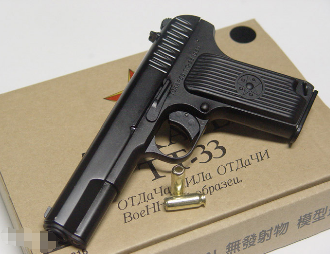 (二战著名苏联手枪tt33,飞行员靠着它生存下来.