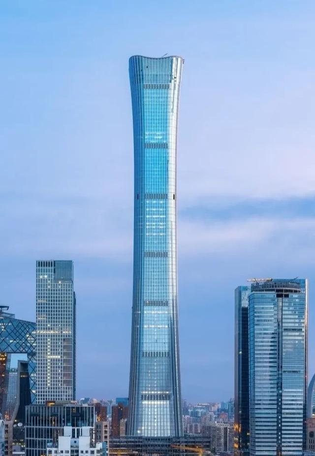 恒大新足球场亮相新闻以莲花绽放为设计理念