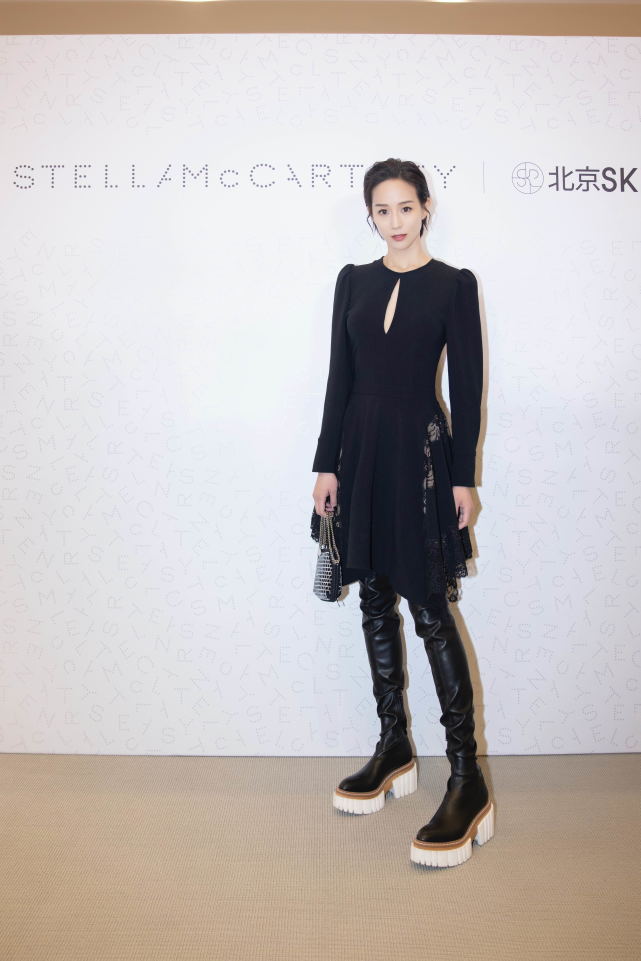 张钧甯黑白双面造型 多种风格自由切换