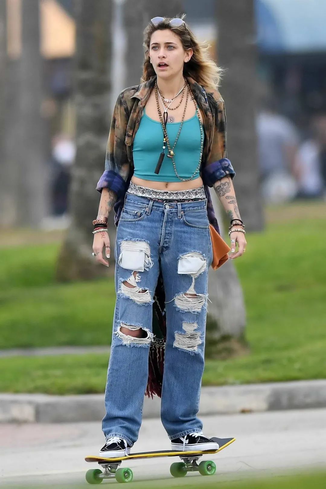 海报库来认识下佛系巨星二代杰克逊女儿parisjackson