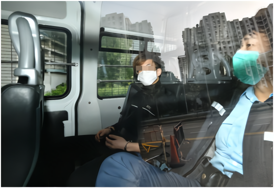 涉嫌向警署投掷汽油弹，香港17岁运输工被控纵火不准保释