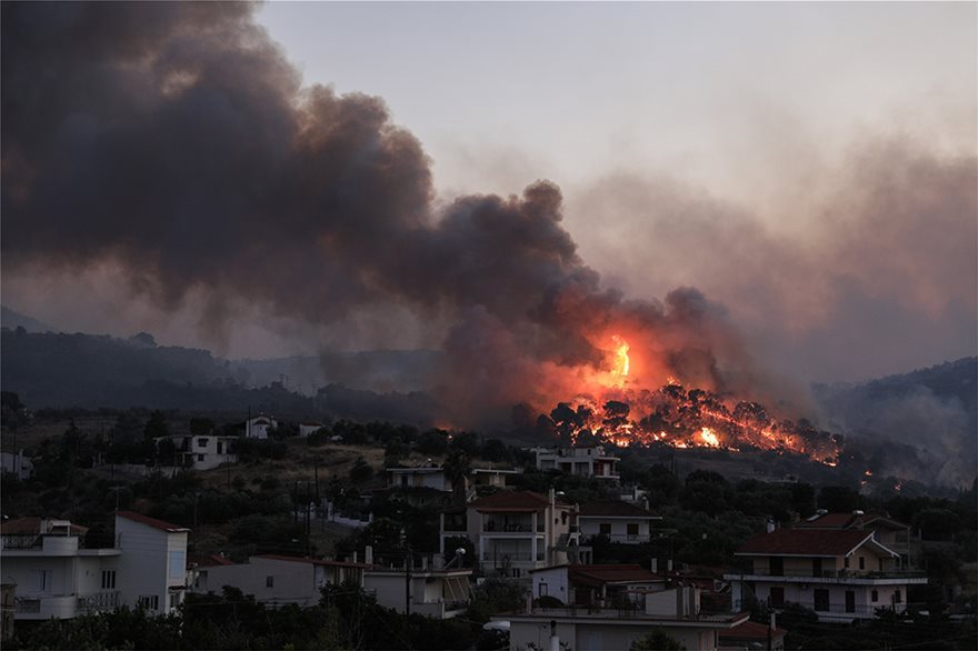​希腊<em>科林斯</em>大火持续燃烧 灭火工作仍在进行中