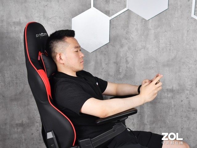 椅子坐的稳 上分快稳狠!迪锐克斯手游椅评测