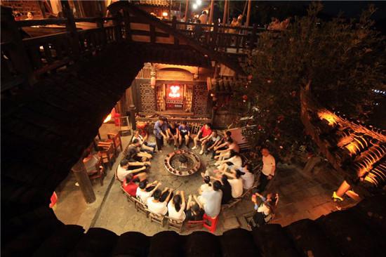 看祈福灯市逛土家集会 春节来芙蓉镇可畅玩15天民俗盛宴