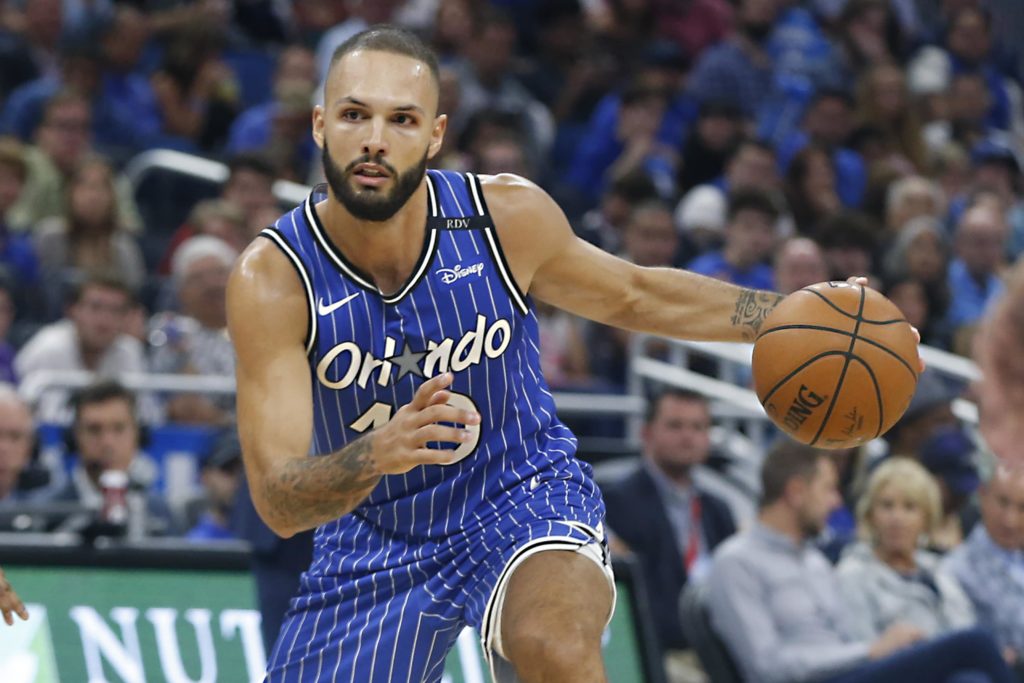 本场比赛,魔术全队共有6人得分上双:后卫埃文-富尼耶出场38分钟,砍下