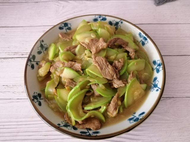 西葫芦炒肉片美味可口荤素搭配营养全面非常下饭