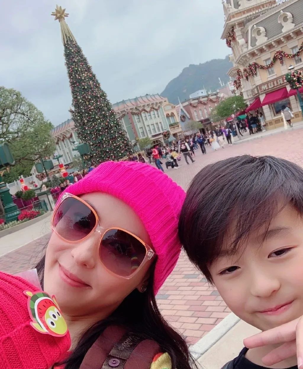 张柏芝首晒三个儿子同框照曾被称香港最后一个美人的她赢在了哪