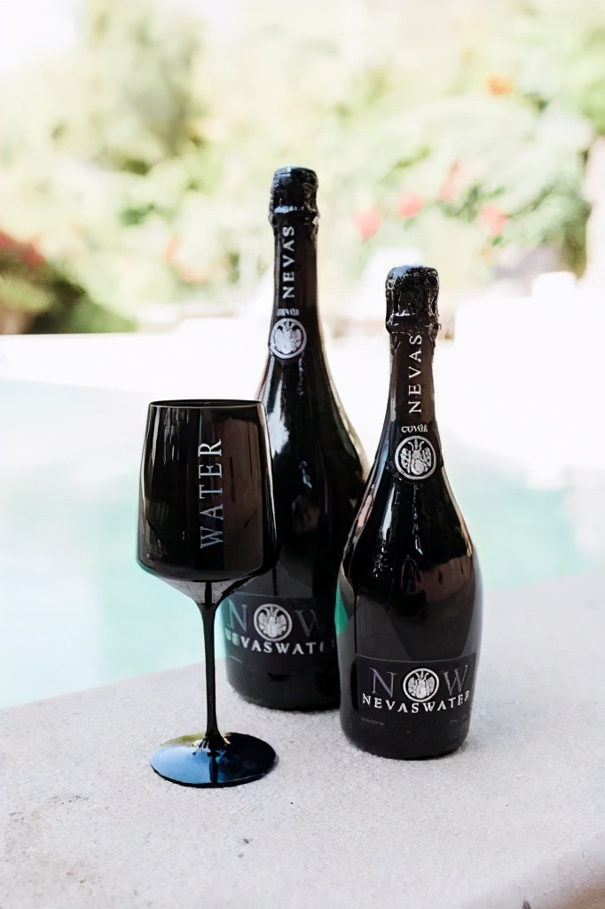 它的水源来自世界的最北端,所以成本非常昂贵