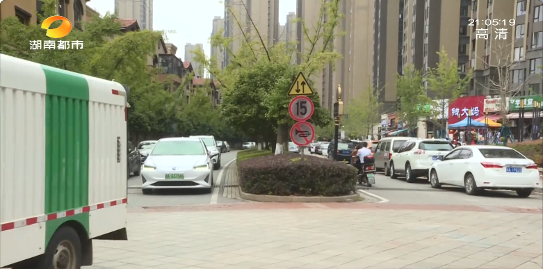 小区洋房区业主自封路 高层、别墅区业主无法通车