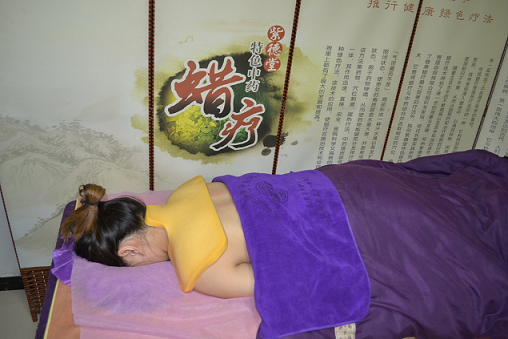 玩手机看电脑你的颈椎还好吗快用蜡疗试试吧