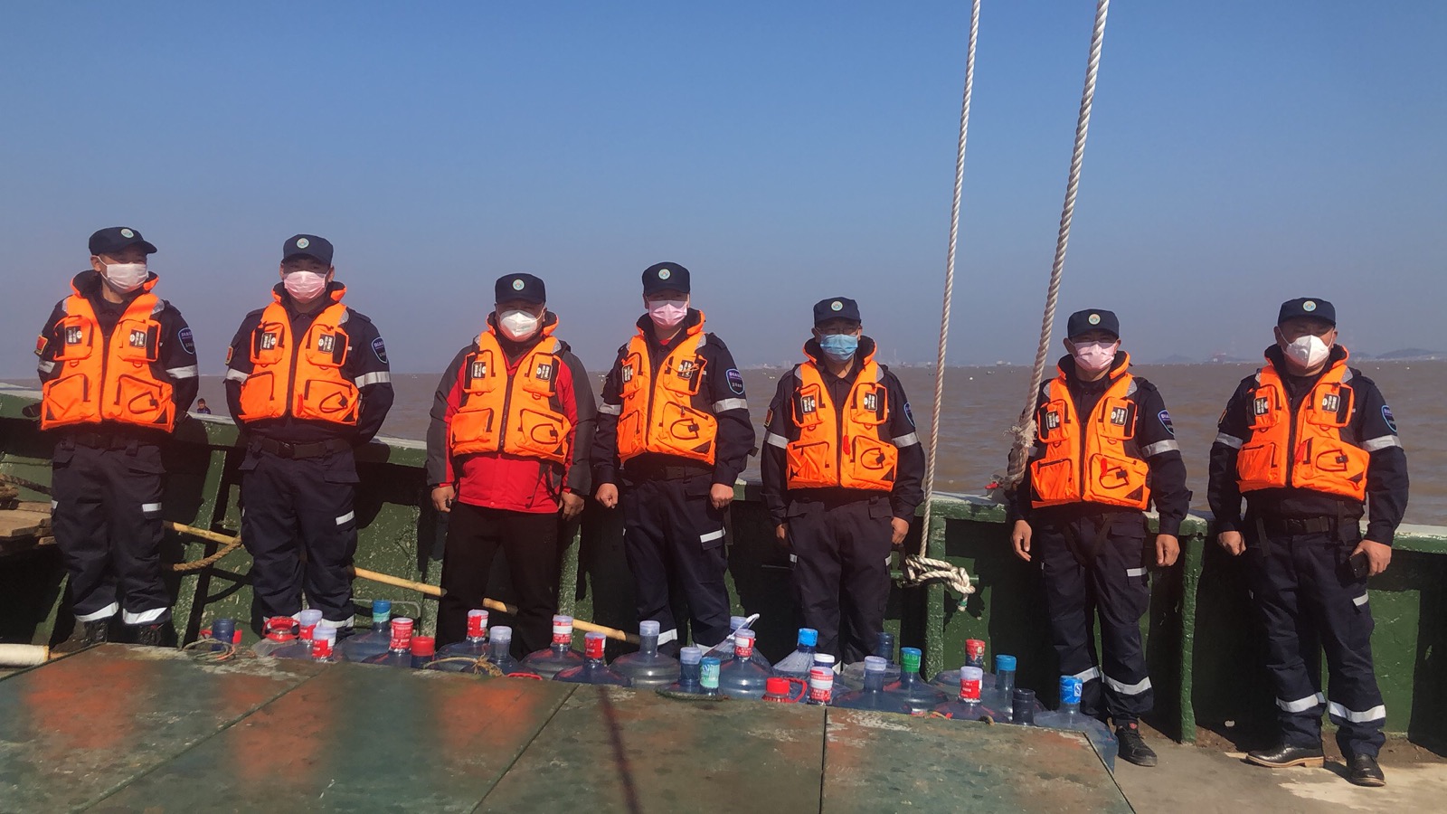 台州玉环:海韵救援队助力政府做好海上防"疫"工作,守牢海上"玉"门关